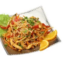Spicy salad with chicken and prawns — Chi